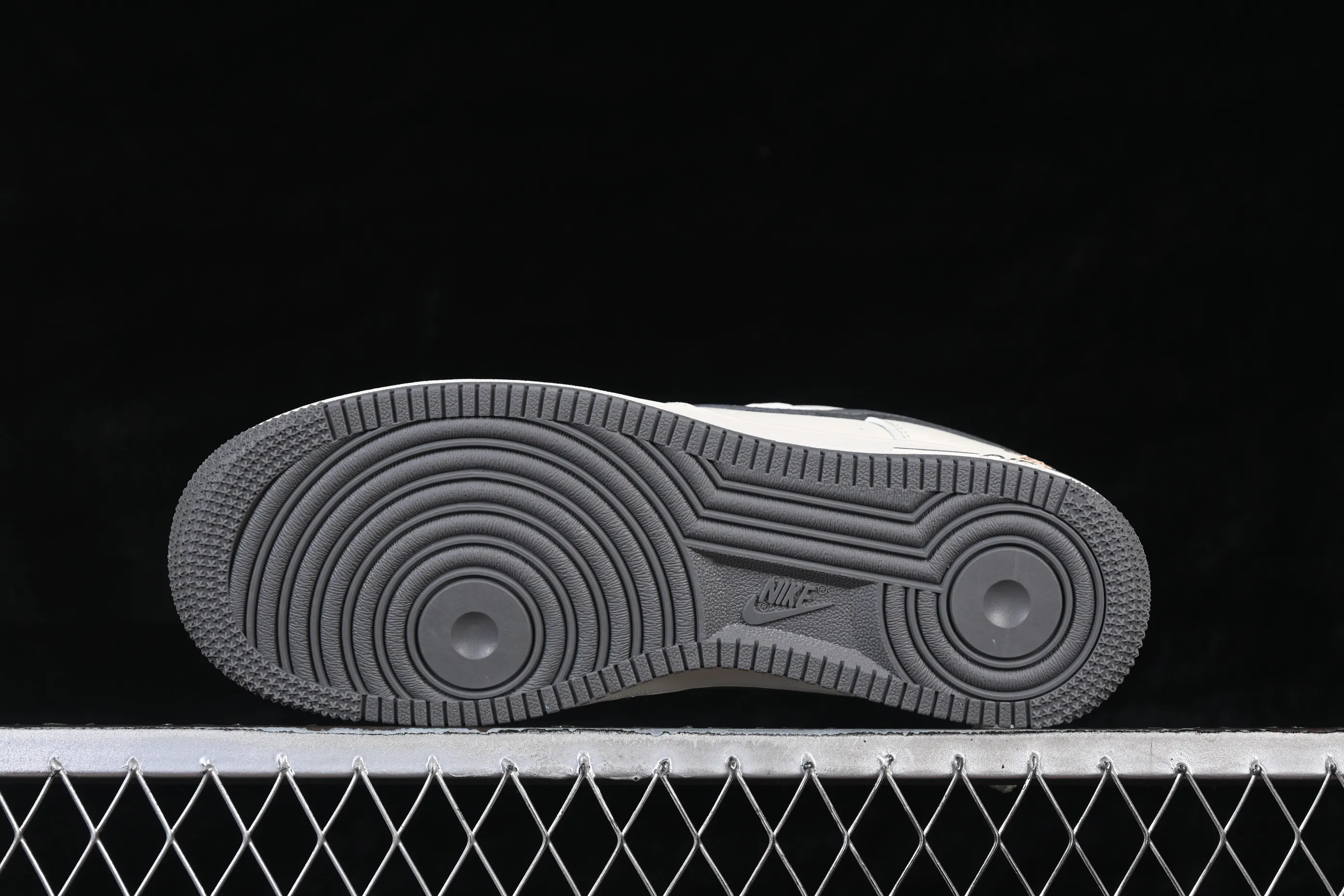 All categories Nk Air Force 1 Air Force series Nk Air Force 1 Low Air Force low-top Nike Air Force 1'07 Low Stusi co-branded rice dark gray gold label Air Force 1 low-top casual sneakers XX3168-223